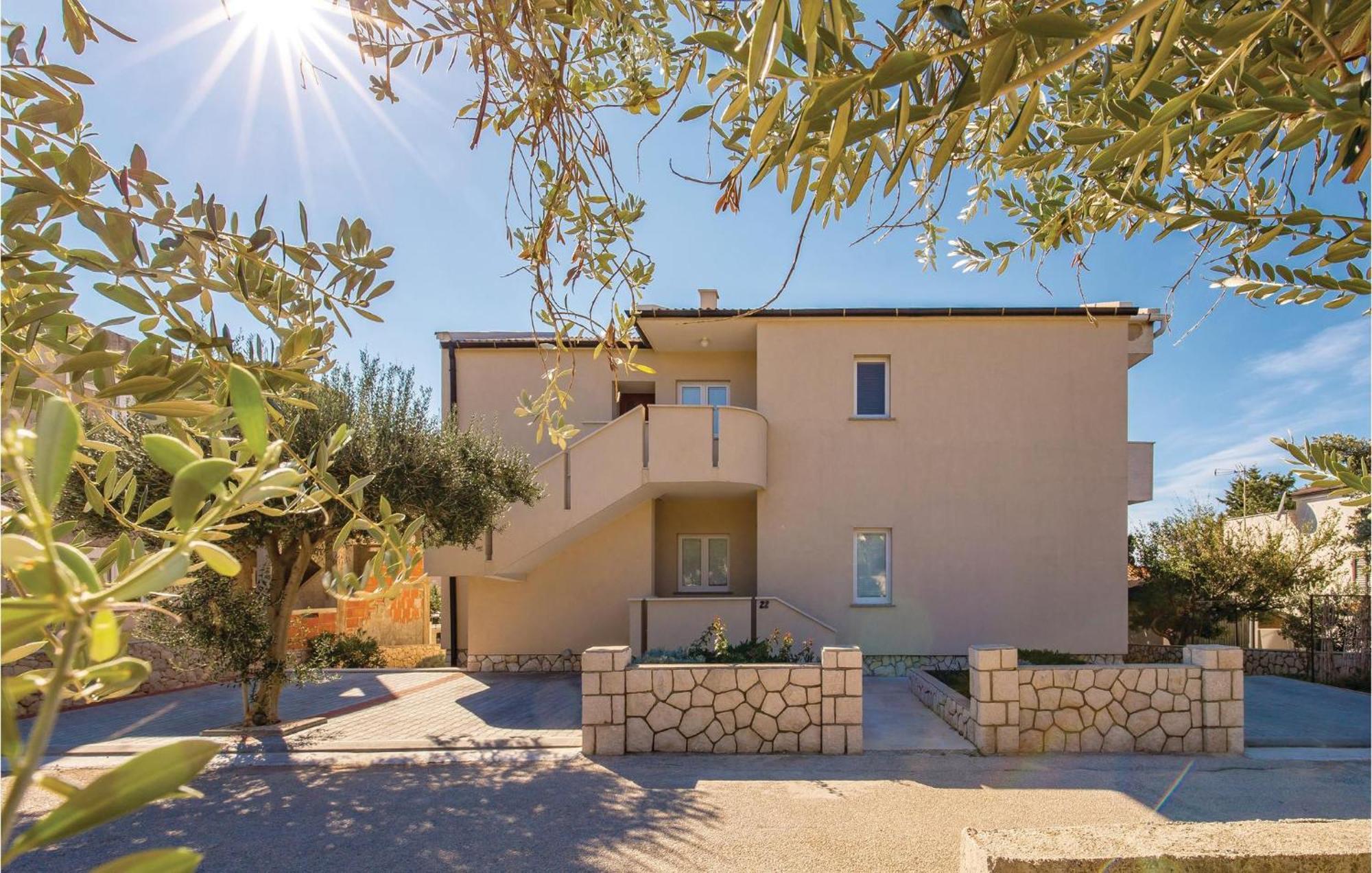 Gorgeous Apartment In Mandre With Kitchen Exterior photo