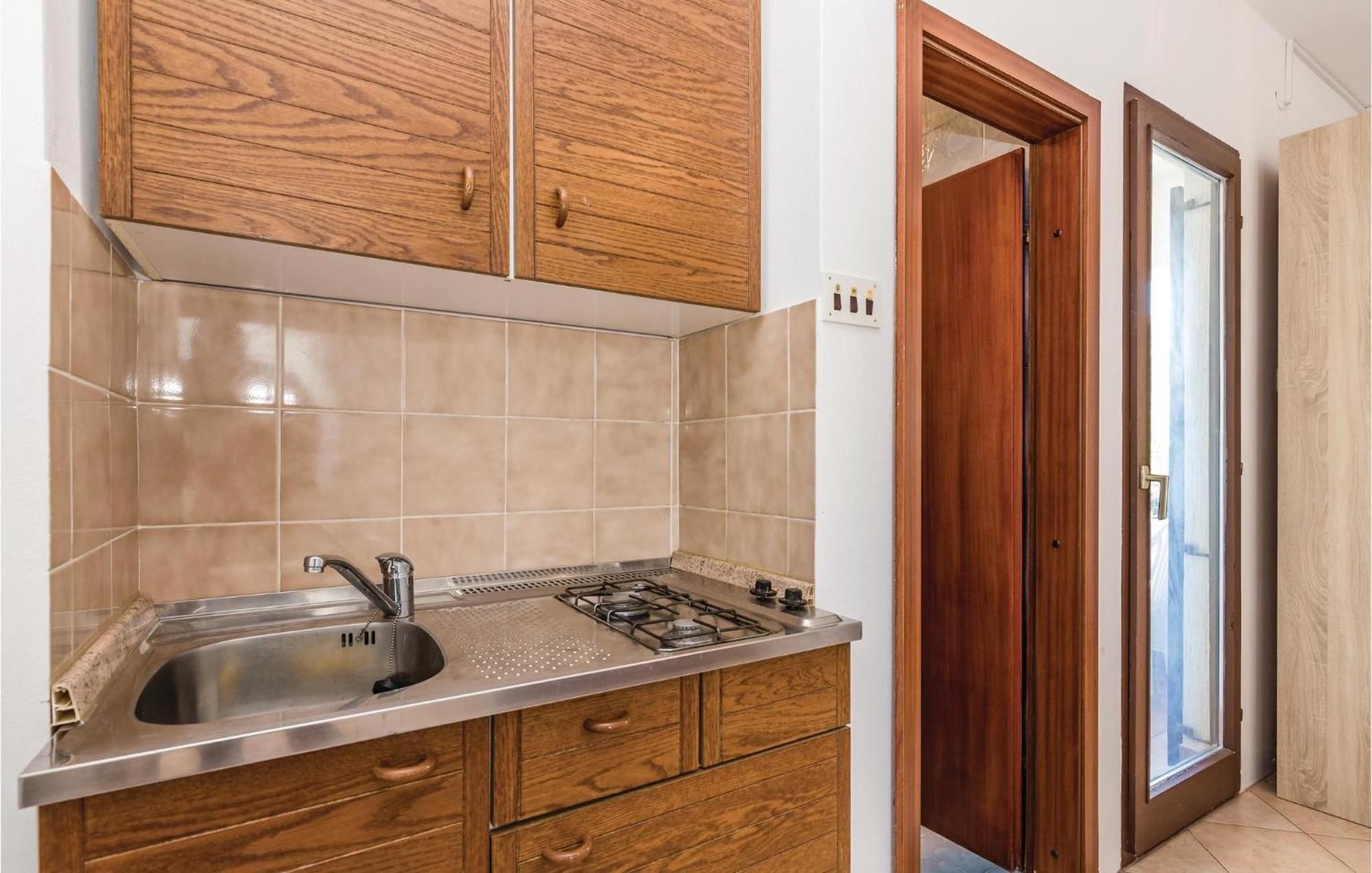 Gorgeous Apartment In Mandre With Kitchen Exterior photo
